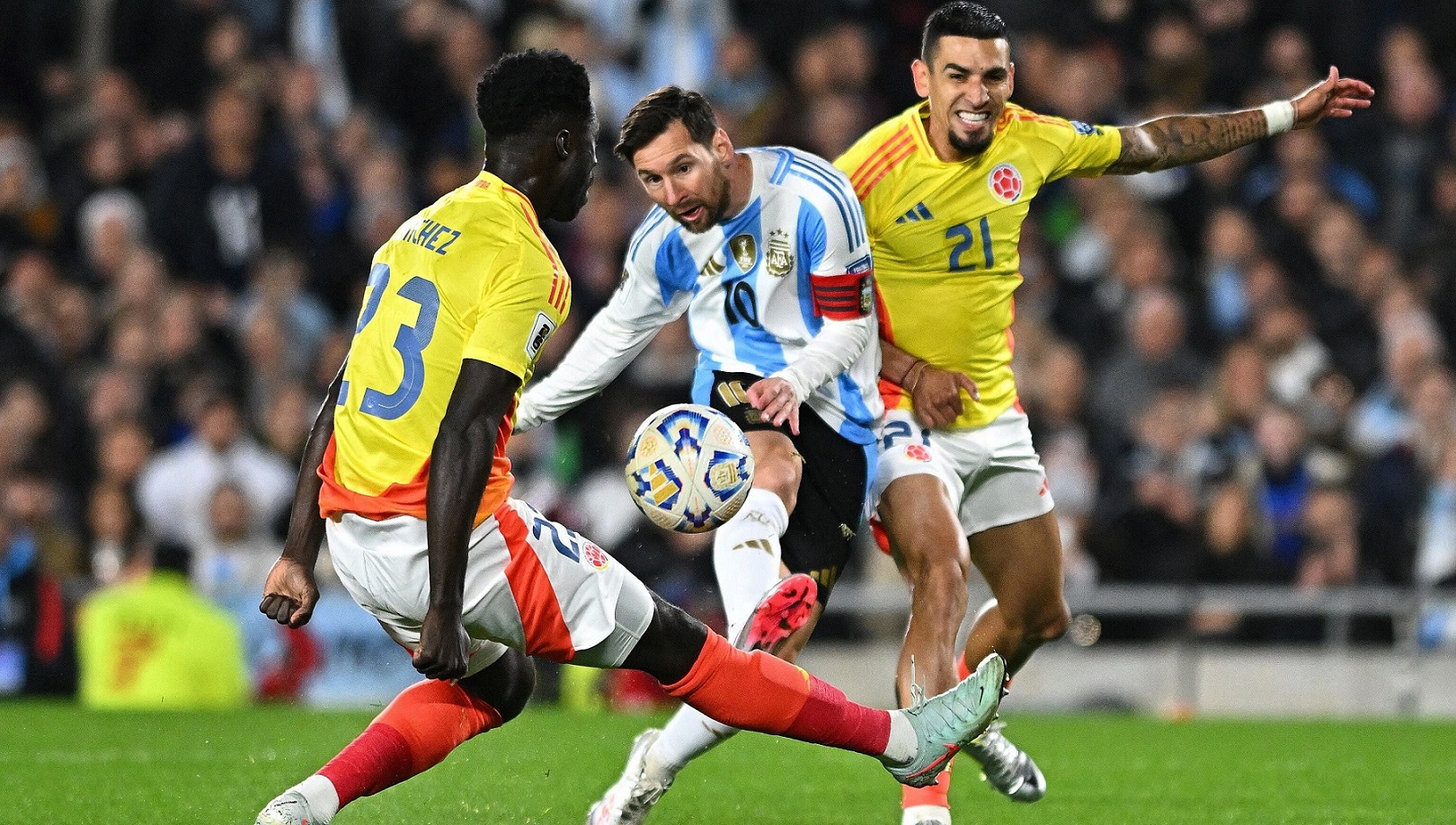 Argentina igualó 1-1 ante Colombia a pesar de una expulsión