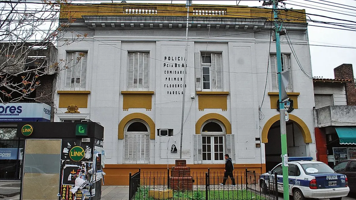 Le prestó el celular al hijo de su pareja y hallaron material de abuso: fue detenido tras fugarse