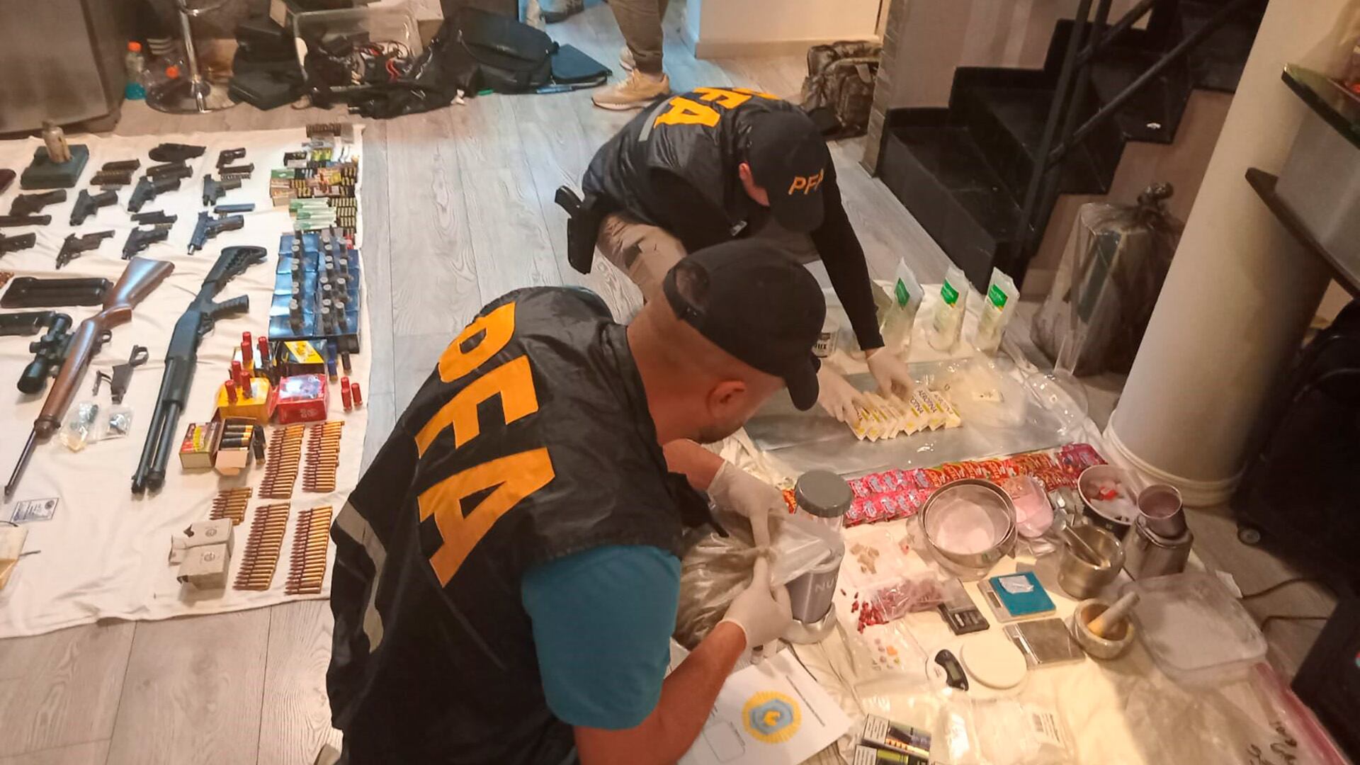 Operativo en Morón: hallan arsenal durante desmantelamiento de un búnker narco