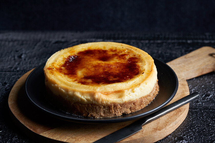 Cheesecake con costra caramelizada: la receta que fusiona dos clásicos