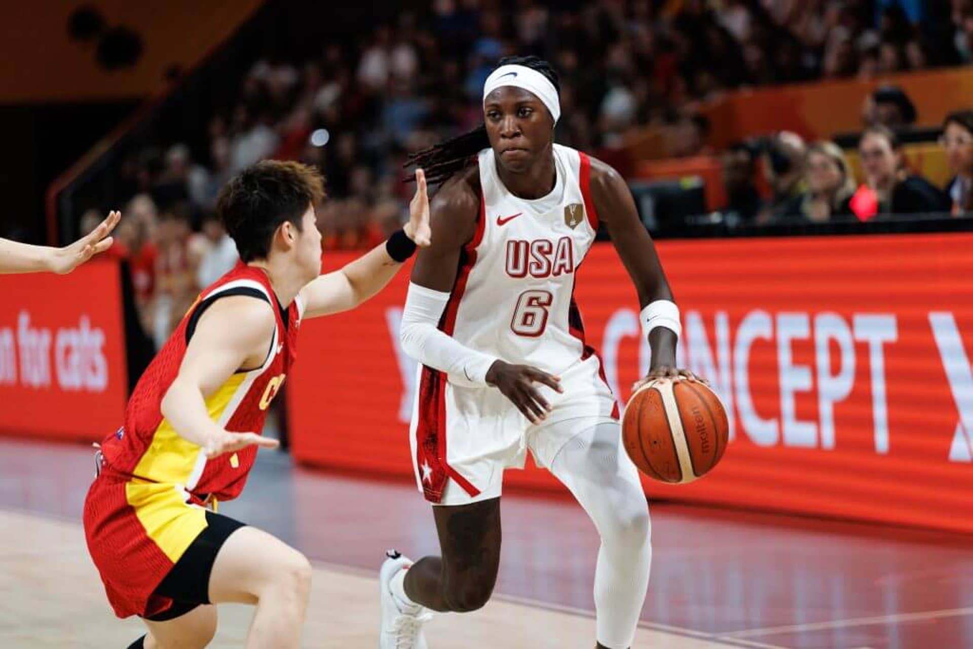 Italia cayó ante Estados Unidos 55-52 con polémica arbitral en el Mundial Femenino