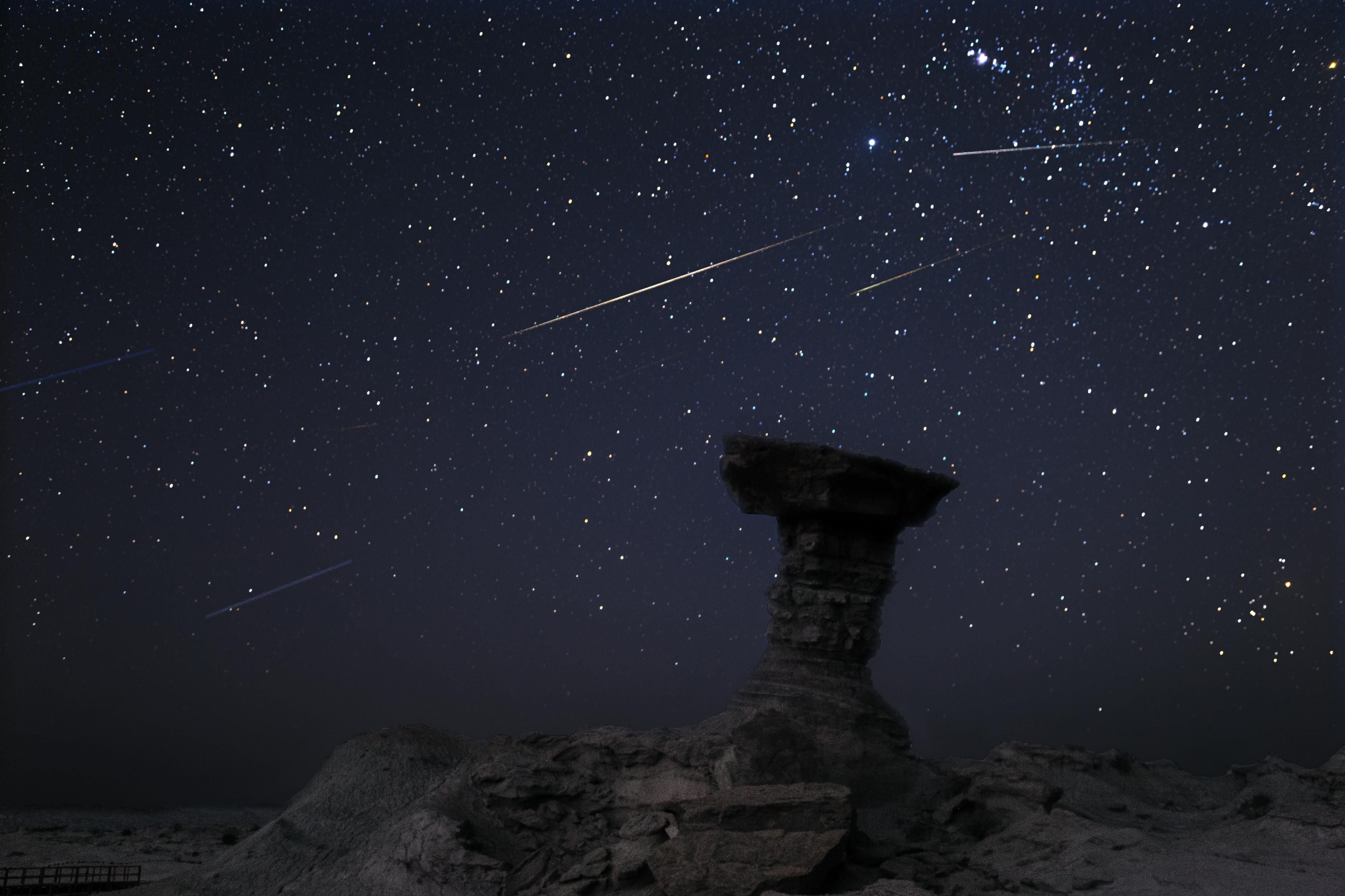 Exploración nocturna en Los Bolillos: cielos estrellados, relatos ancestrales y un festín al fuego