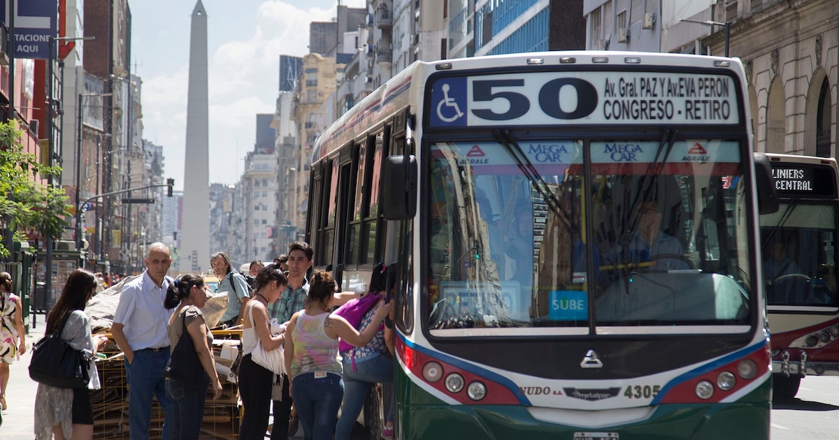 Suben colectivos, subte y peajes porteños: el boleto mínimo costará $920,48 desde octubre