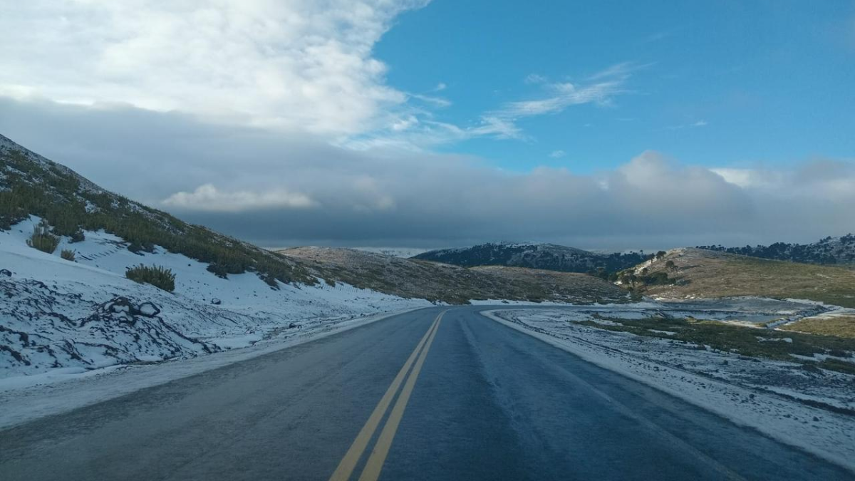 Cruzar a Chile por Neuquén: dos pasos abiertos, con hielo y cadenas obligatorias