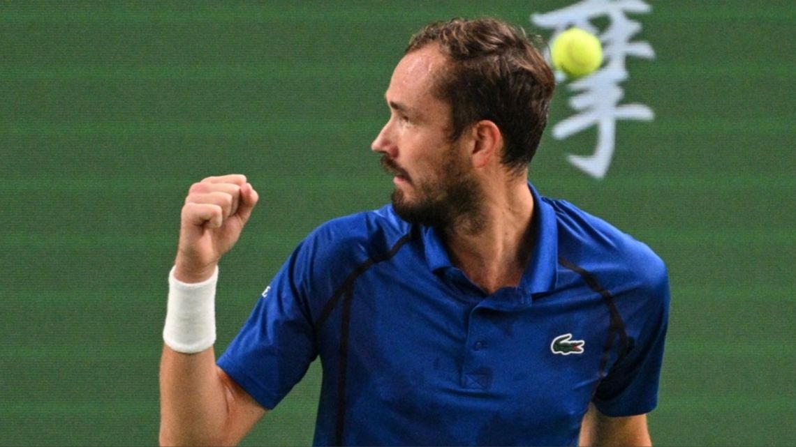 Medvedev y Jódar avanzan a semifinales del Masters 1000 de Shanghái