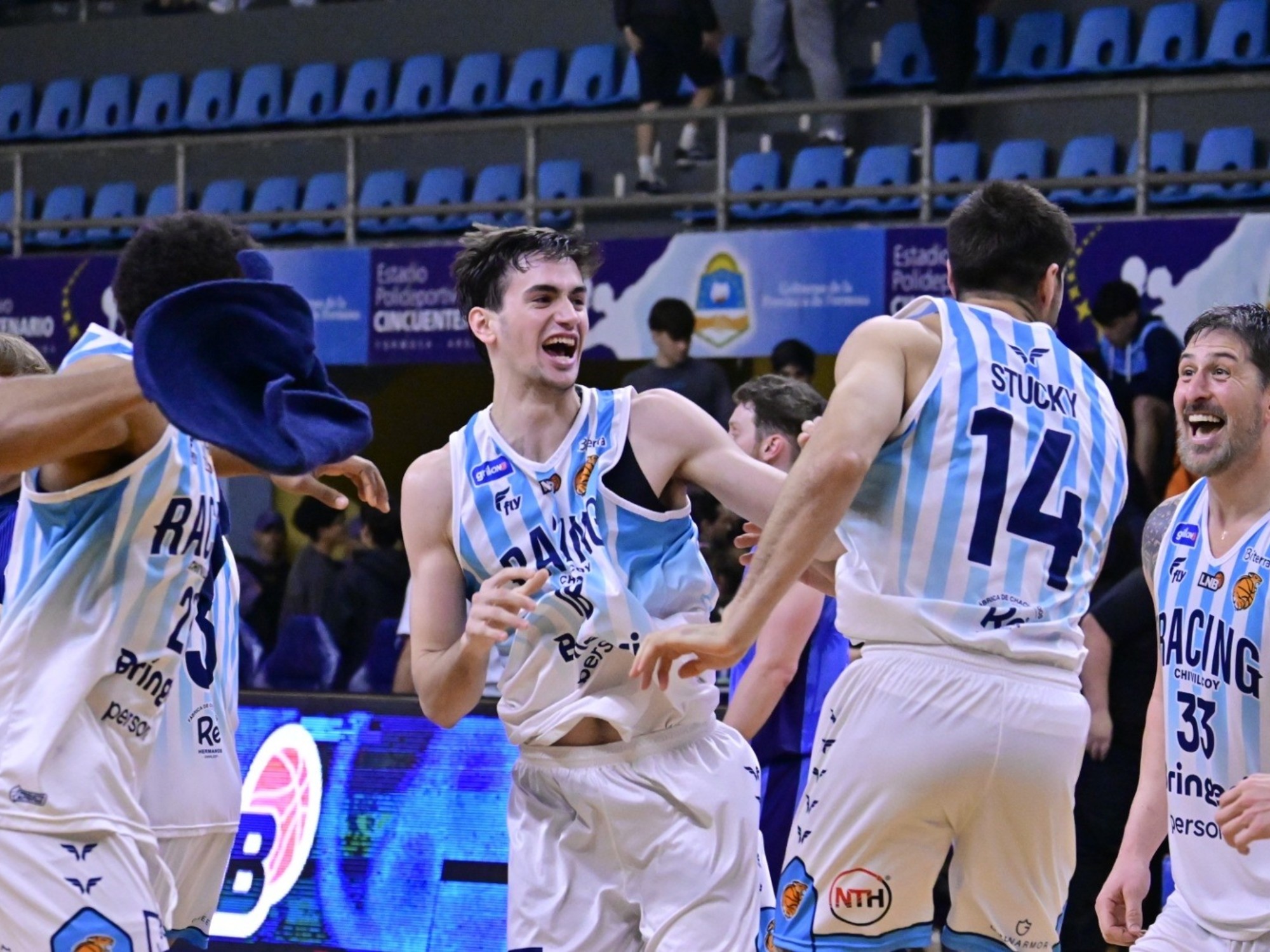 Racing de Chivilcoy remontó 14 puntos y ganó en tiempo extra ante La Unión