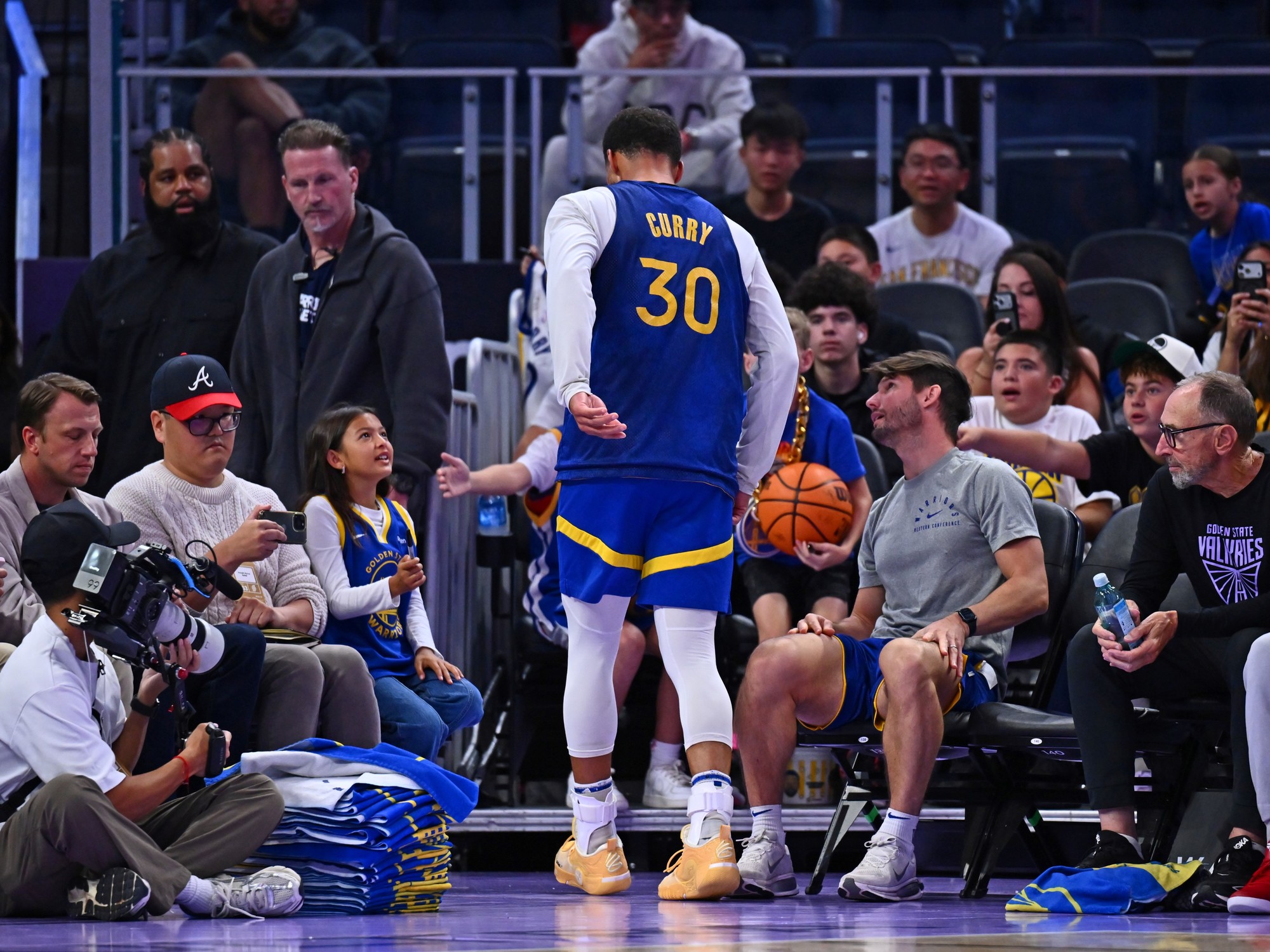 Curry firmó una extensión millonaria y se lesionó el tobillo antes del arranque de la NBA