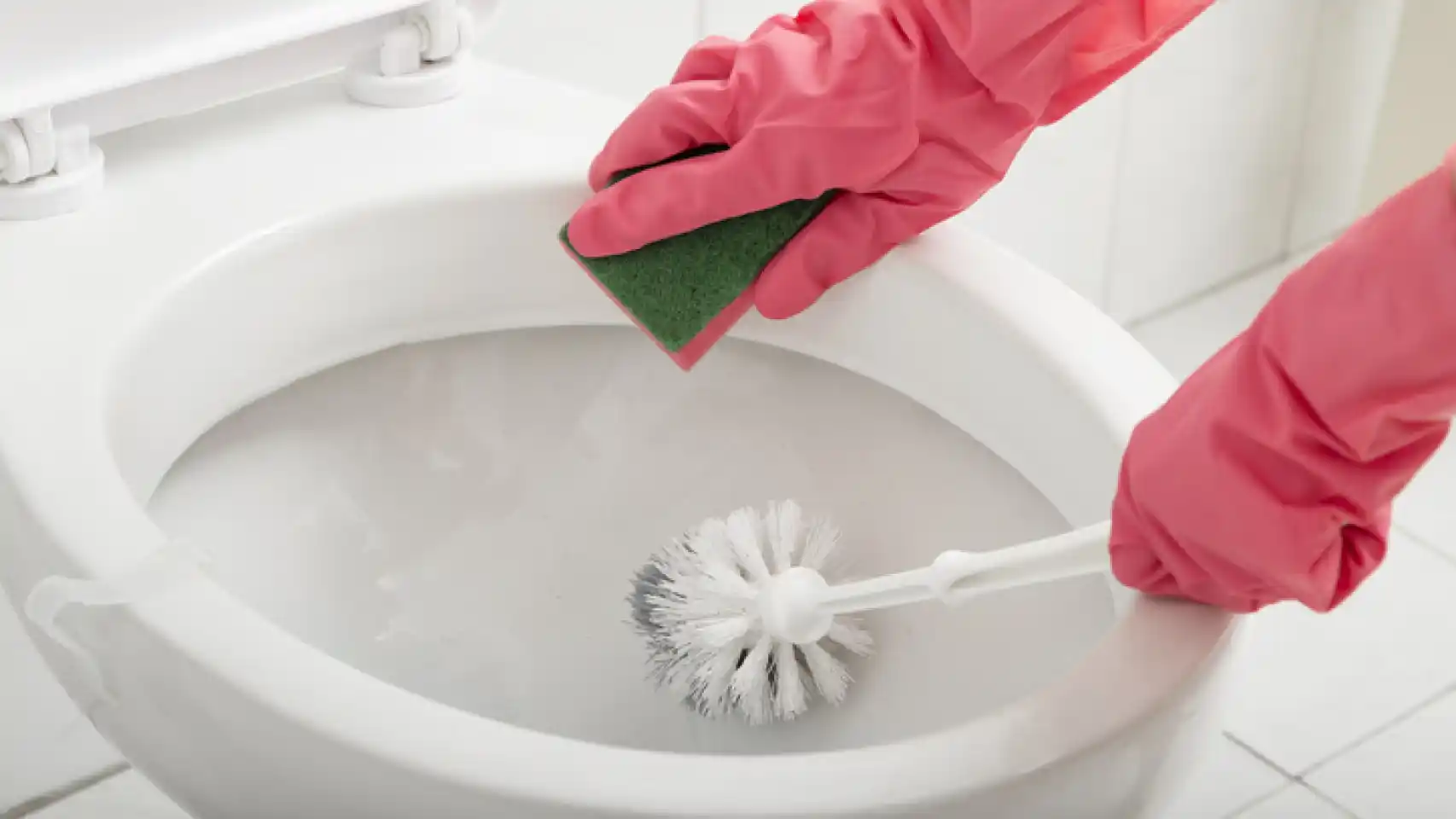 Cómo eliminar el sarro del inodoro en menos de cinco minutos y con solo un ingrediente