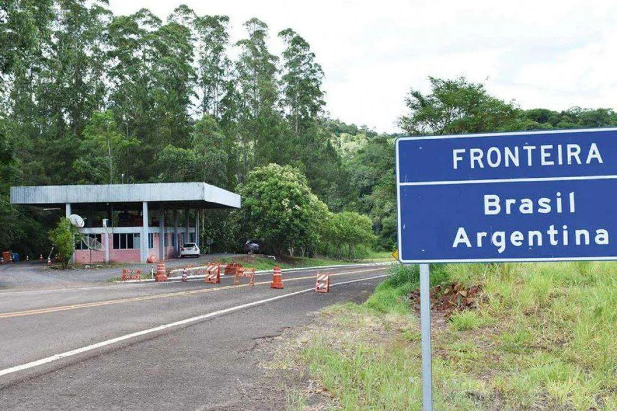 Quiso renovar el DNI de su hijo y descubrió que usaron sus datos para sacar un menor a Brasil