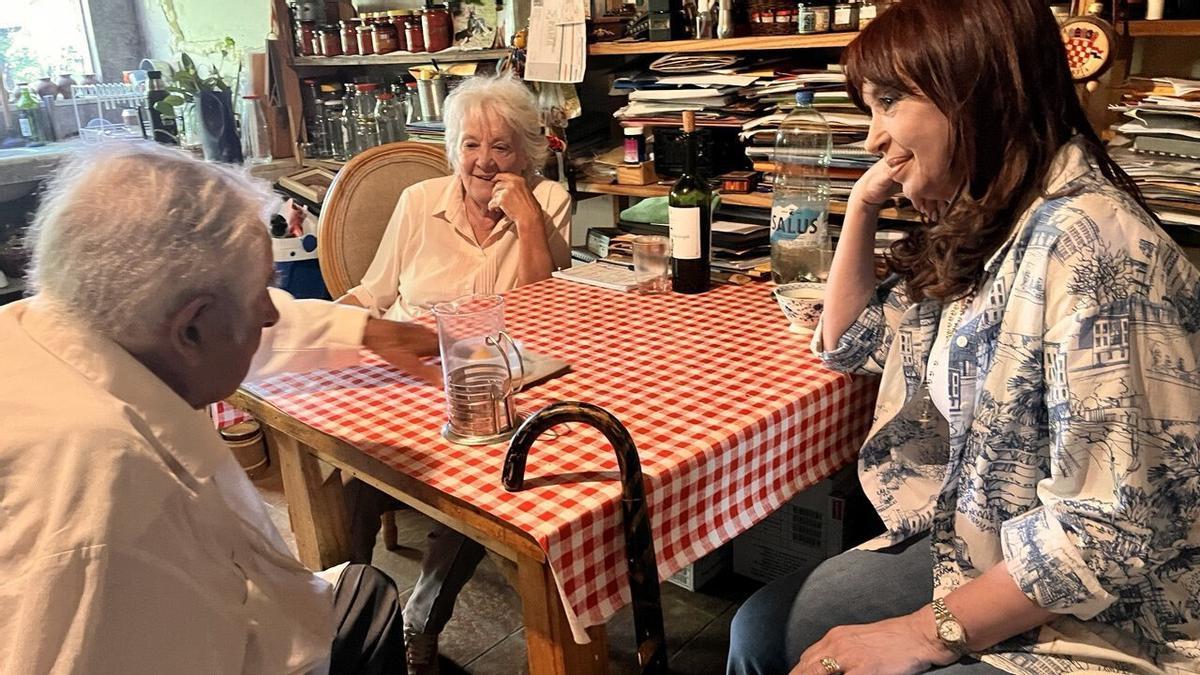 “Militantes hasta el último día de sus vidas”: Cristina Kirchner se reencontró con “Pepe” Mujica en Uruguay