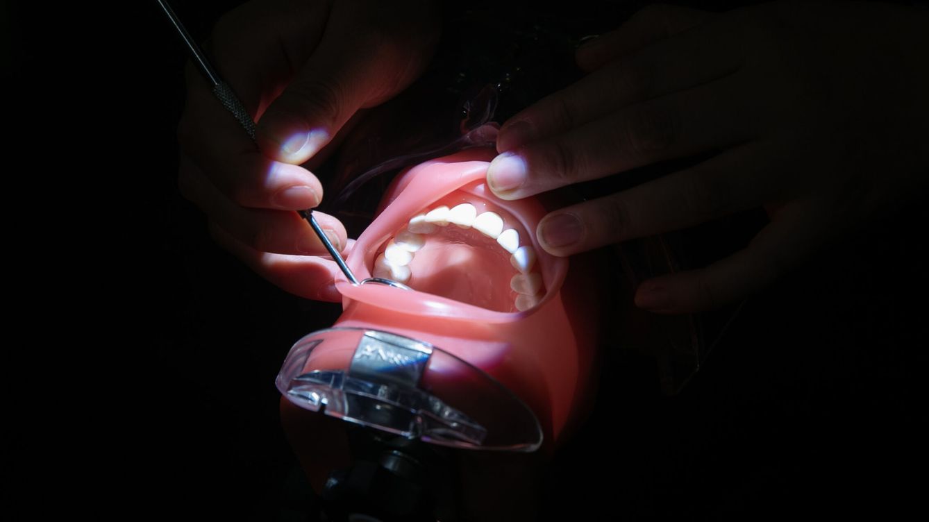 Dientes nuevos con una inyección: el sueño de la regeneración ahora en ensayos con humanos 