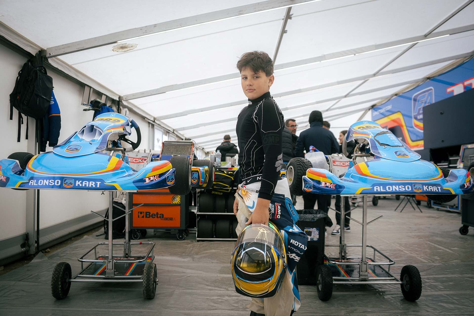 Joven Promesa Argentina de 12 Años Persigue Sueño de la Fórmula 1 en Europa