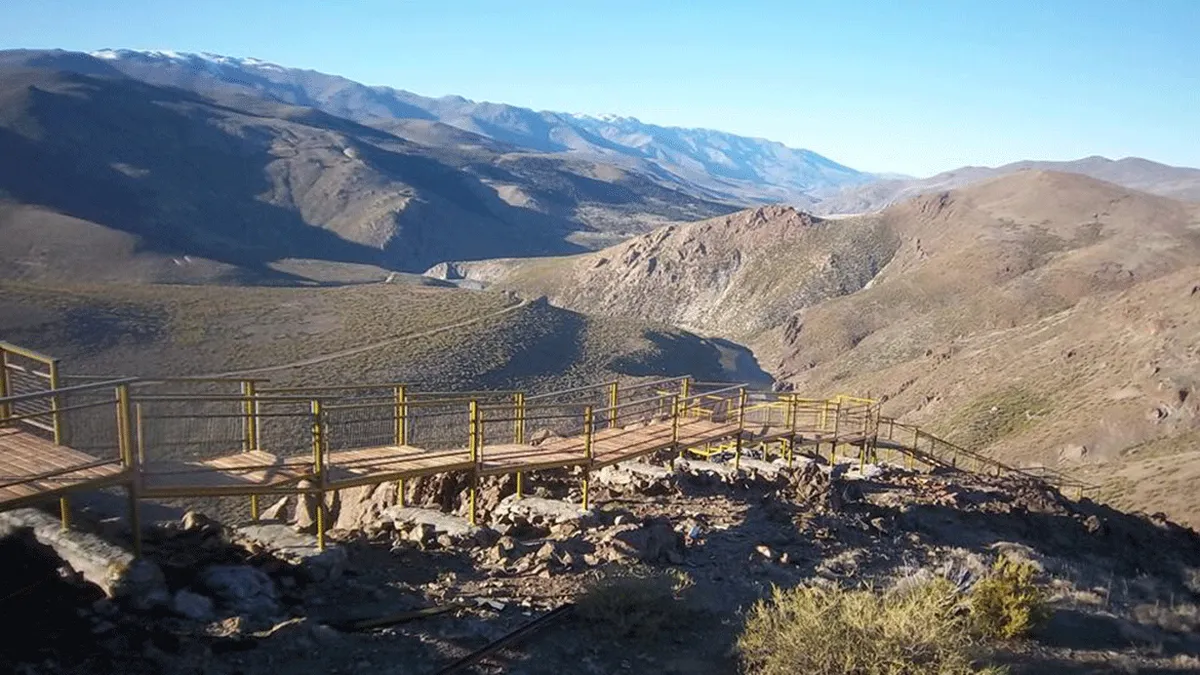 Cuál es el mirador más imponente del Norte de Neuquén famoso por sus relatos de «luces extrañas»