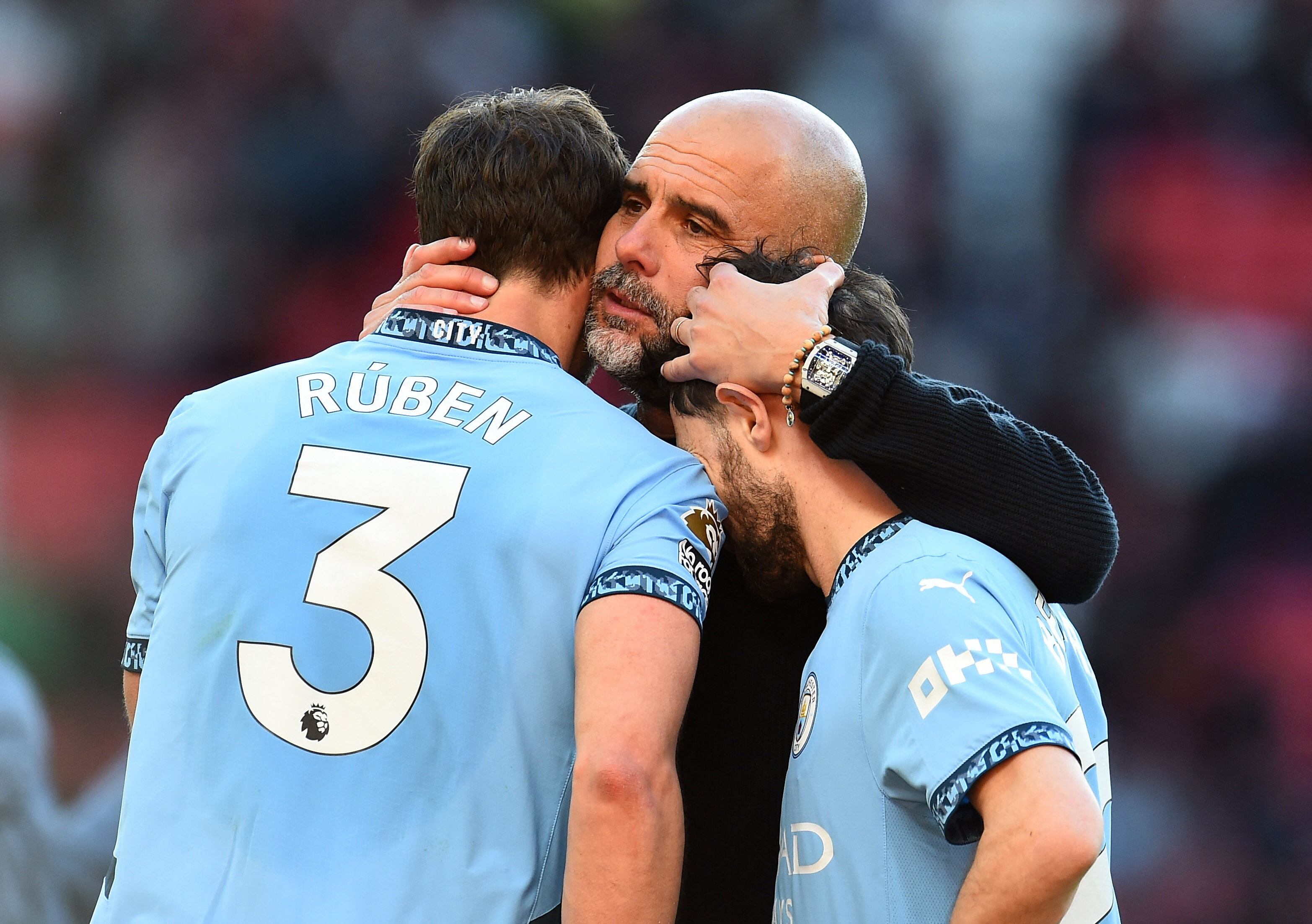 Guardiola Critica a Seguidores del Manchester United: 'Deberían Sentir Vergüenza'