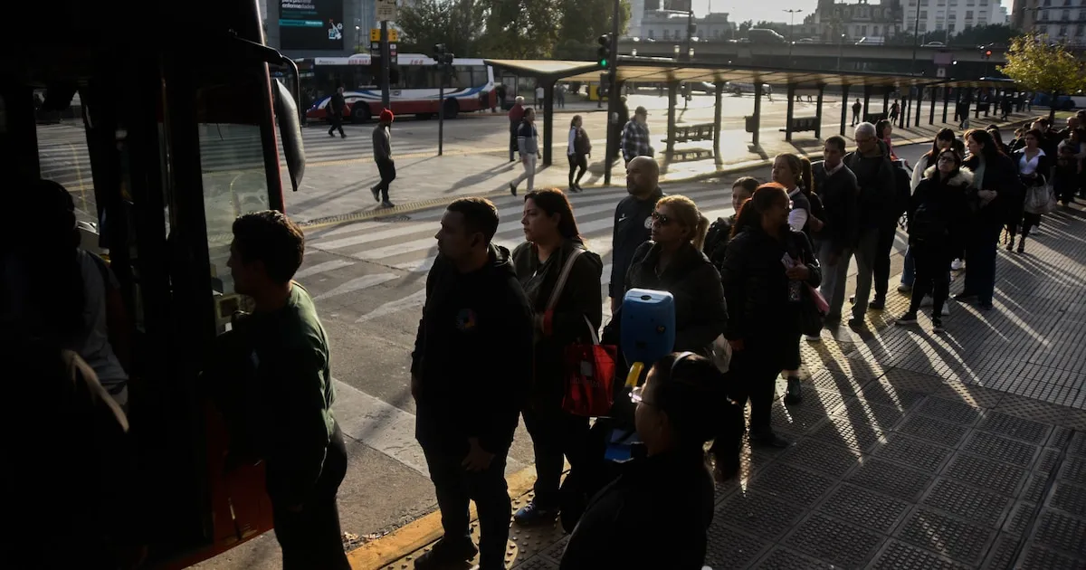 Negociación Crucial en Progreso: Paro de Colectivos y el Desafío Gobierno-Sindicalismo