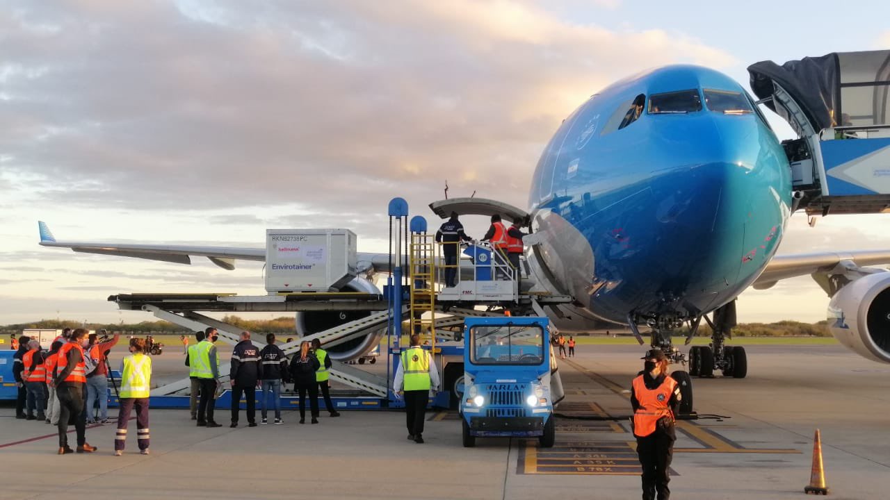 Los gremios aeronáuticos advierten que irán a un paro si el Gobierno no reactiva las negociaciones paritarias