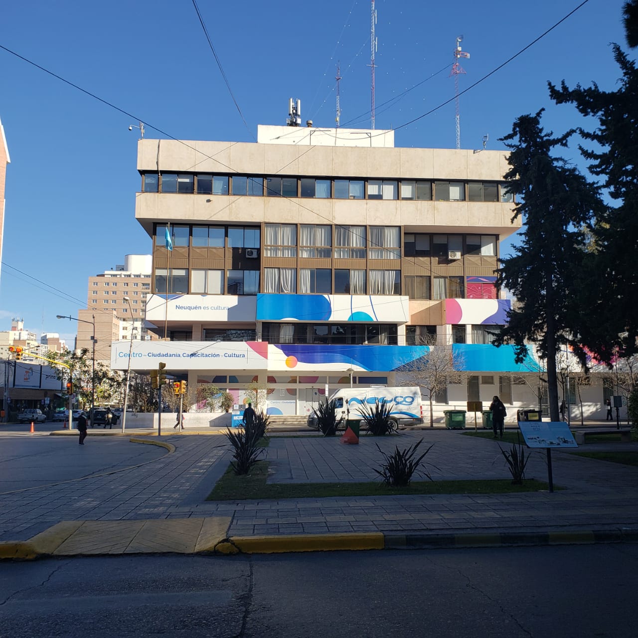 Los últimos tres despidos a estatales de Neuquén: a uno le exigen que devuelva los sueldos
