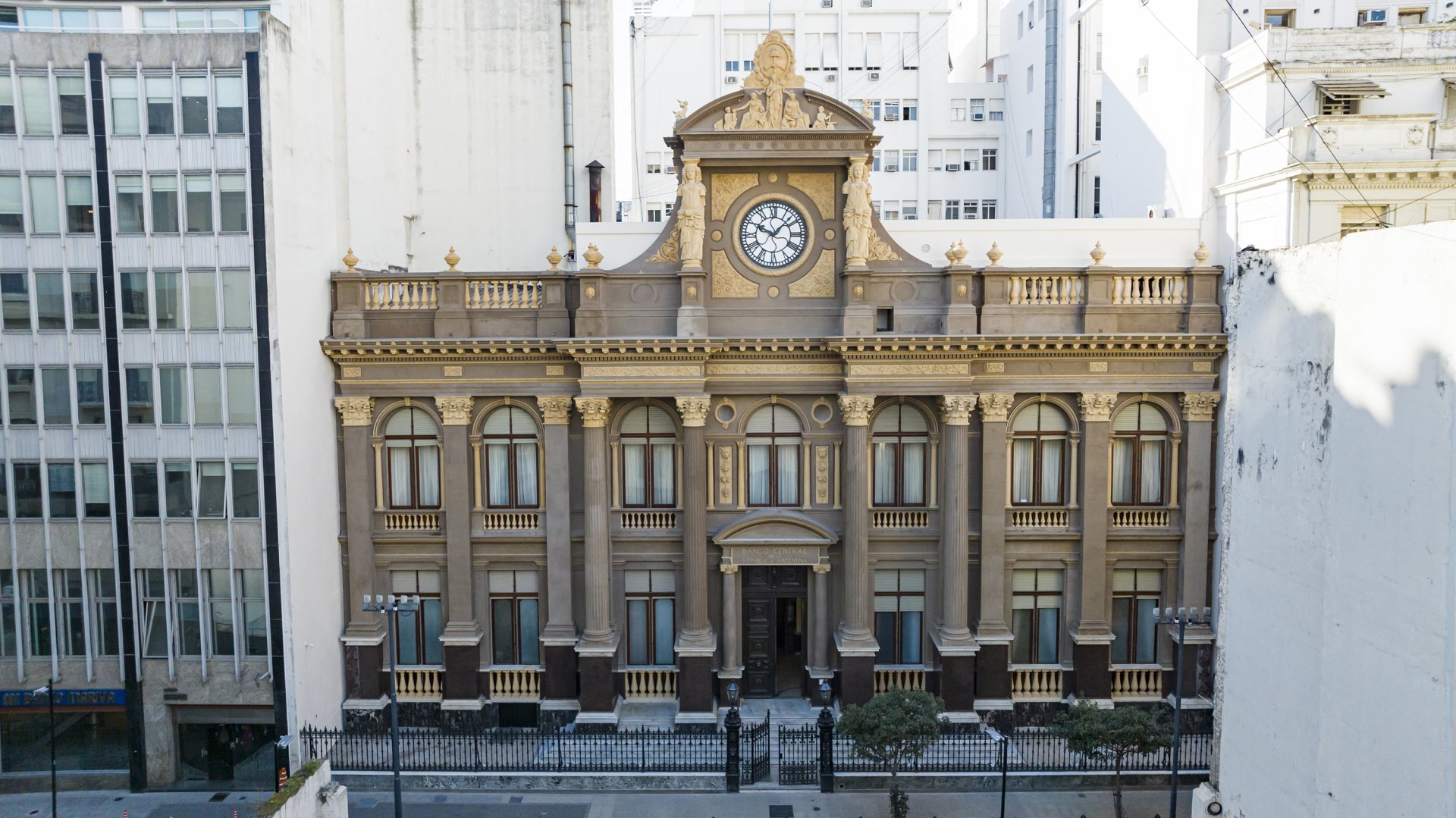 Para recomponer reservas y abrirse a los mercados, el Gobierno lanza un bono por USD 1.000 millones