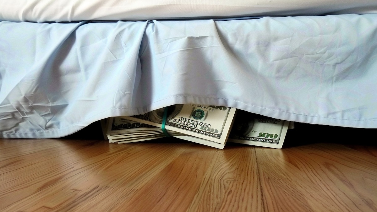 La UIF eleva los montos mínimos y reduce trabas para facilitar la circulación de dólares informales